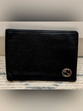GUCCI Classic Signature BLK/BL Two-Tone Calfskin Interlocking GG Bi-Fold Wallet